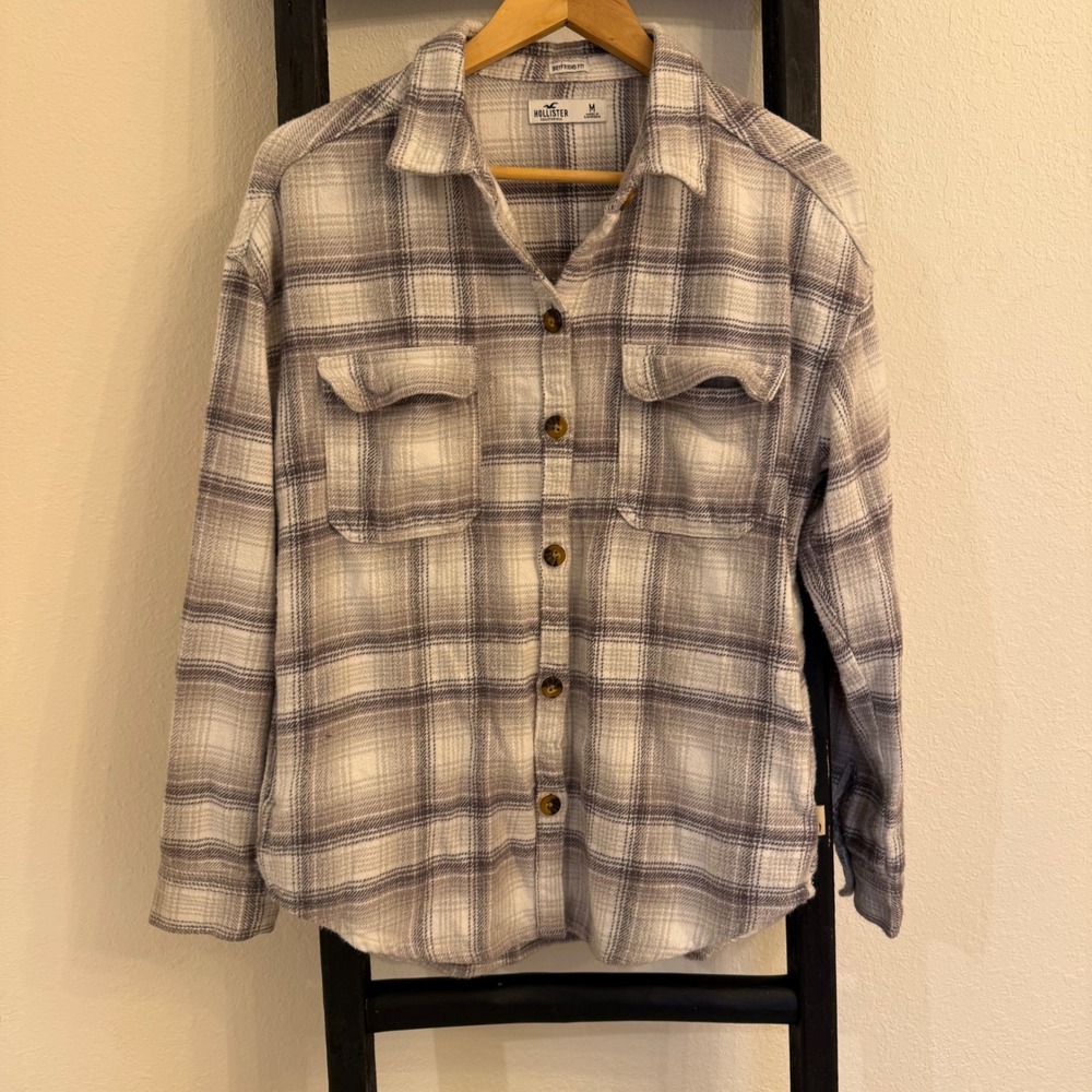 Hollister Boyfriend Fit Plaid Flannel Shacket Womens Medium Gray‎ Button Down